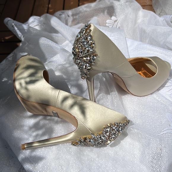 Badgley Mischka Kiara Embellished Peep-toe Pump Ivory 6.5 - Picture 8 of 12